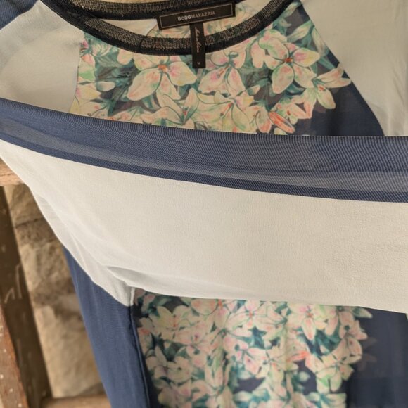 BCBGMAXAZRIA sheer, long-sleeved pullover blouse in blue/floral size M - Picture 6 of 8